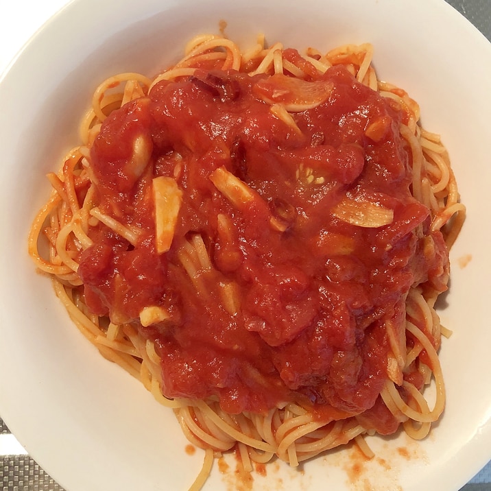 カプリチョーザ風トマトとニンニクのスパゲッティ